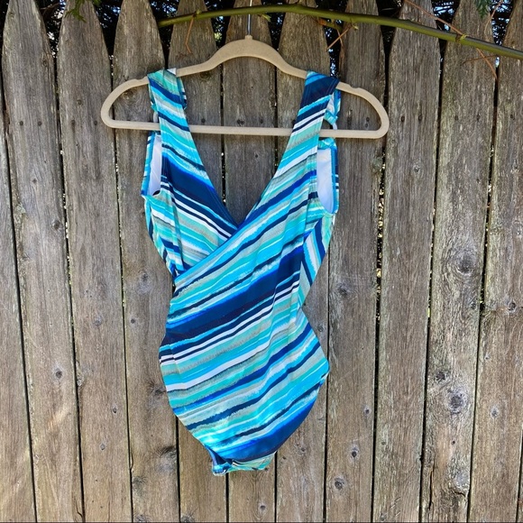 Carmen Marc Valvo One Piece Palermo Waters V-Neck Swimsuit Size 6 NWT - Picture 4 of 12